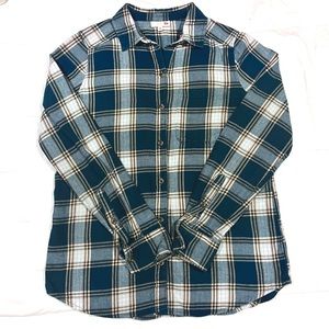 SO Juniors’ Button Front Flannel Top. Size XS. Green, Cream, White. 100% Cotton